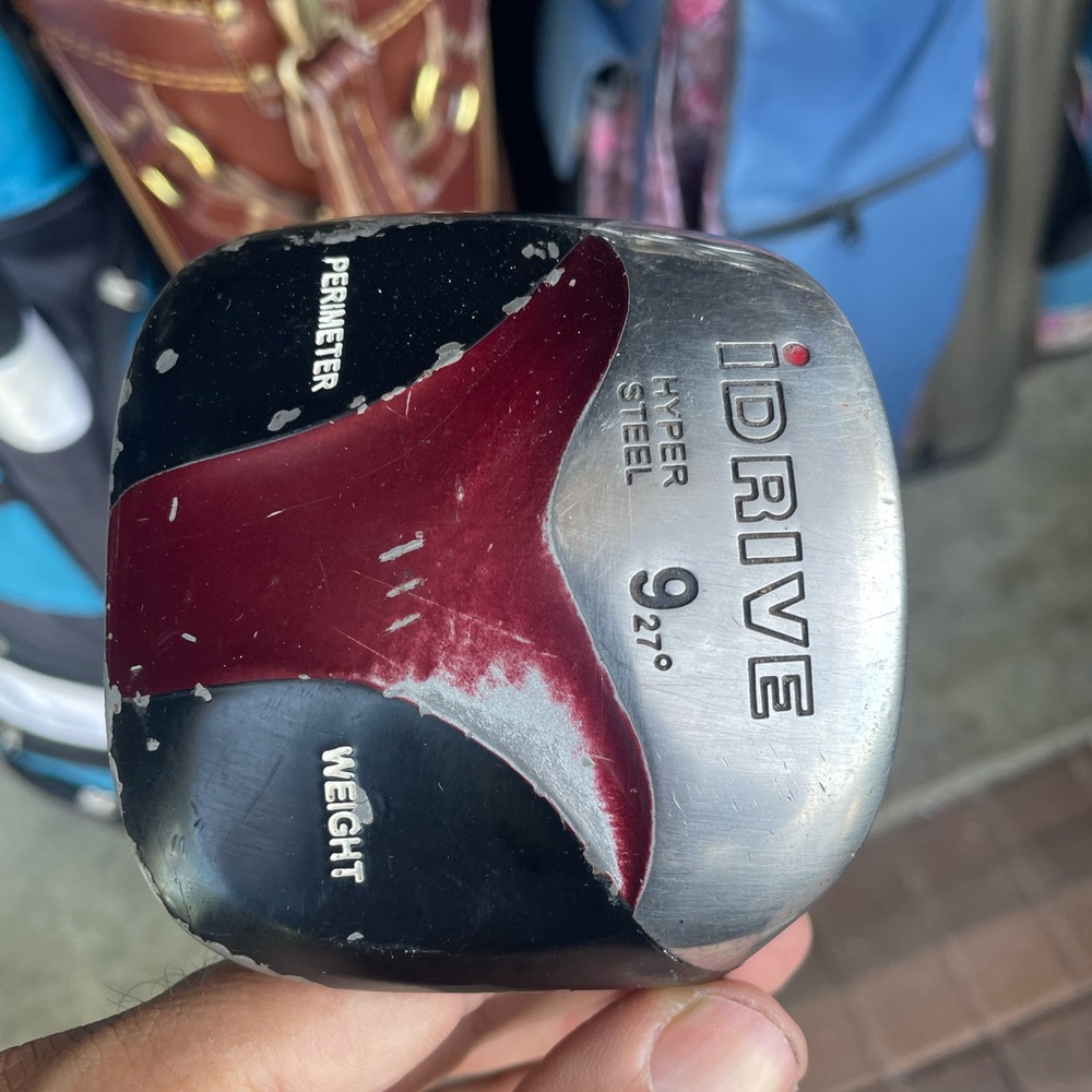 I drive 9 wood 27 deg in right handed / steel shaft 
Used